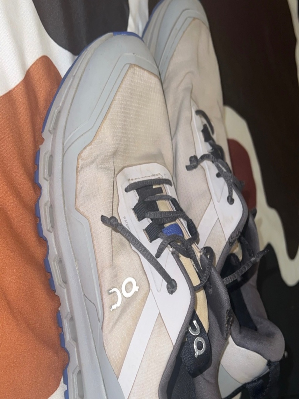 Youth on cloud tennis shoes